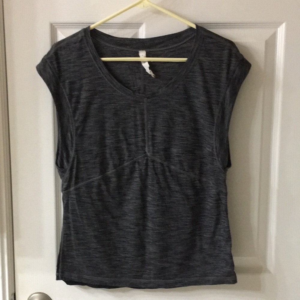 Lululemon top. Color: grey, size 6